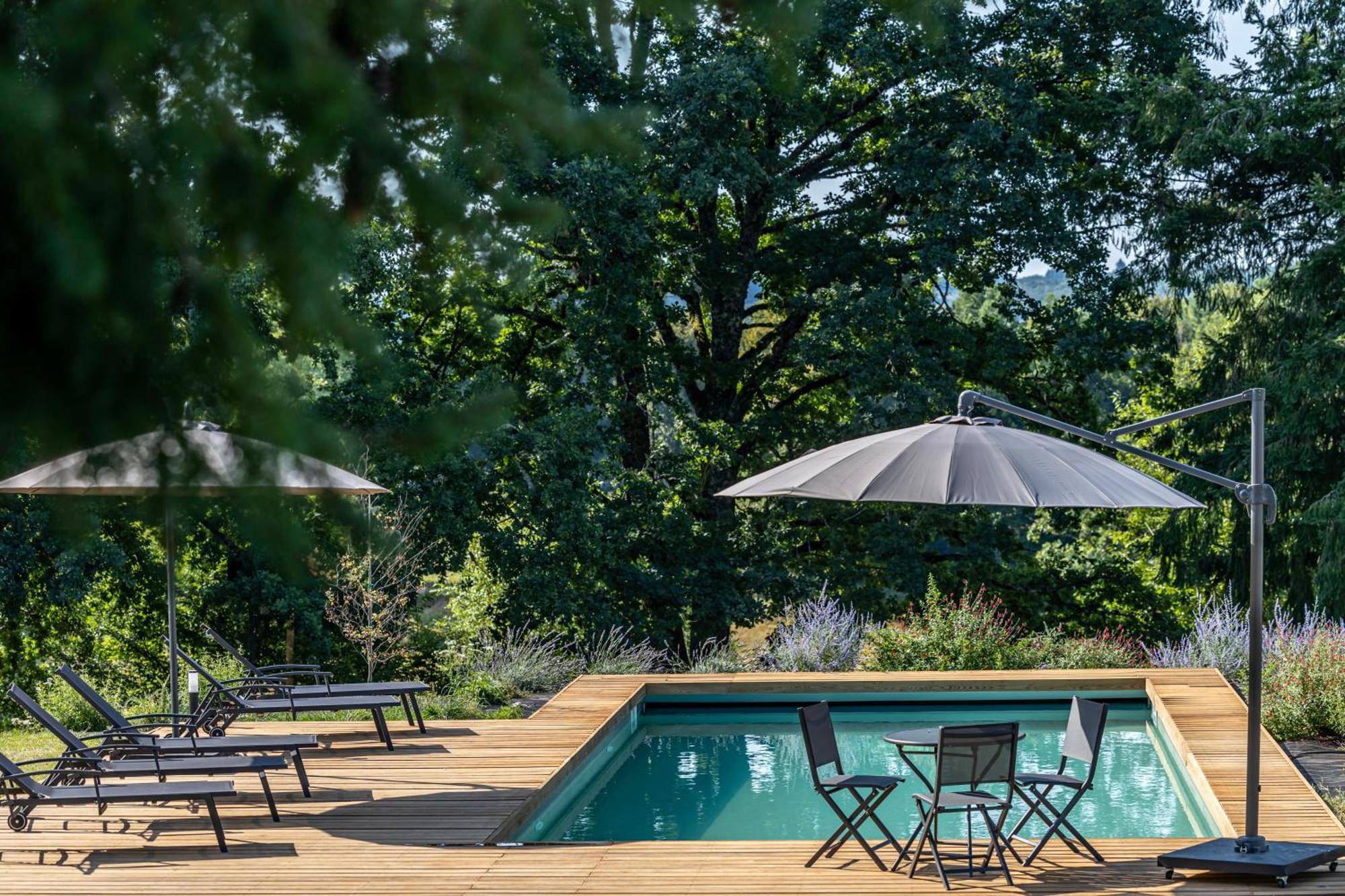 Отель Domaine De La Clauzure La Roche-Canillac Экстерьер фото